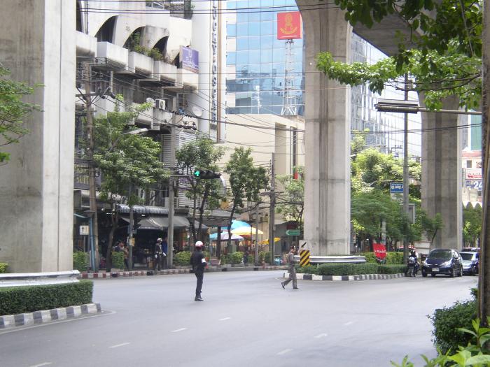 Police Stop Traffic For A Royal Family Member's Car's Procession