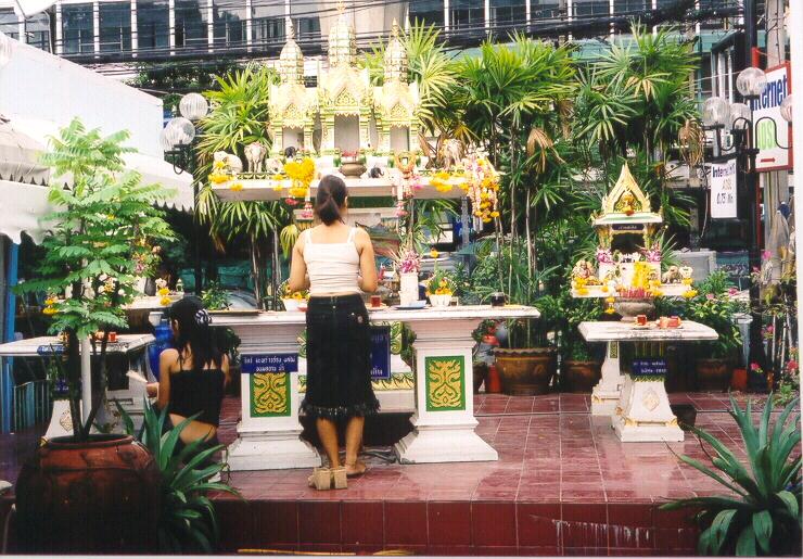 Girls Cleaning Up a Shrine (Pattaya)