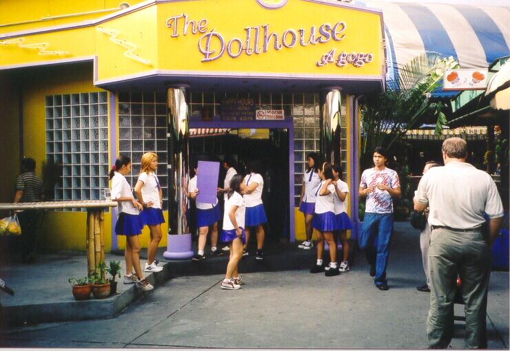 Girls (and I mean "Girls") Enticing Customers (Bangkok)