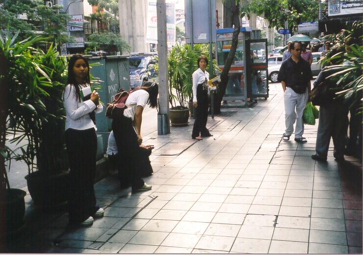 Tourist Survey Girls and Ken (Bangkok)